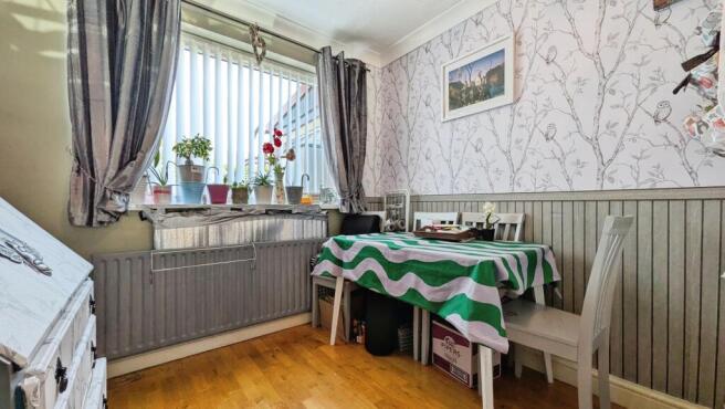 3 bed Semi-Detached for sale Image 5