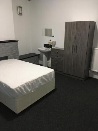 6 bed House Share to rent Image 9