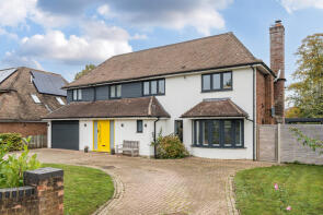 4, Fiona Close, Leatherhead KT23 3JU