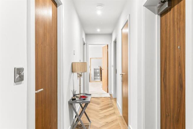 3 bed Apartment for sale Image 6