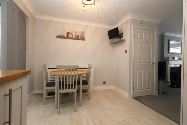 3 bed Semi-Detached for sale Image 6