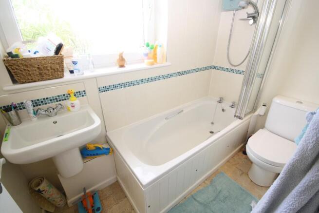 Main Bathroom 