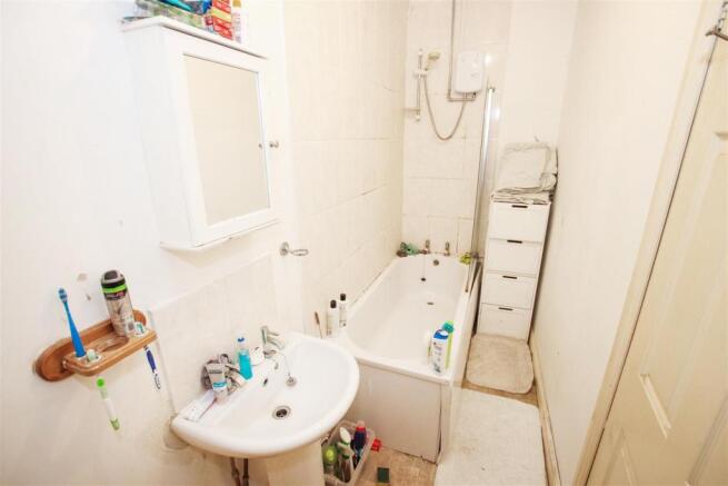 FIRST FLOOR BATHROOM