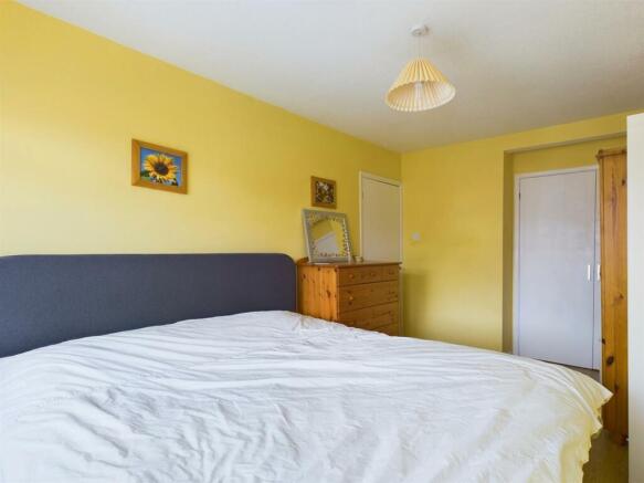 bed1.jpg