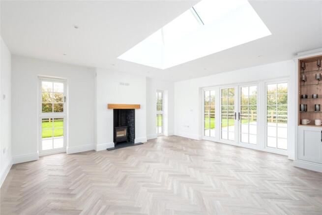 Hedgerow Gardens, Thornborough, Buckinghamshire, MK18 photo 4