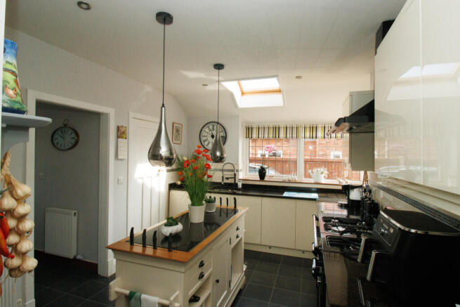 4 bed Detached Bungalow for sale Image 12