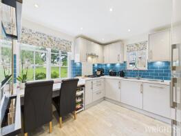 125, Knightsfield, Welwyn Garden City AL8 7JD