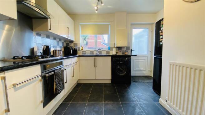 Kitchen 1.jpg