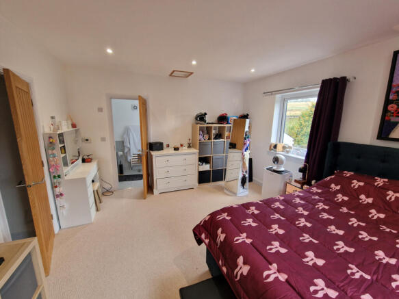 5 bed Barn Conversion to rent Image 7
