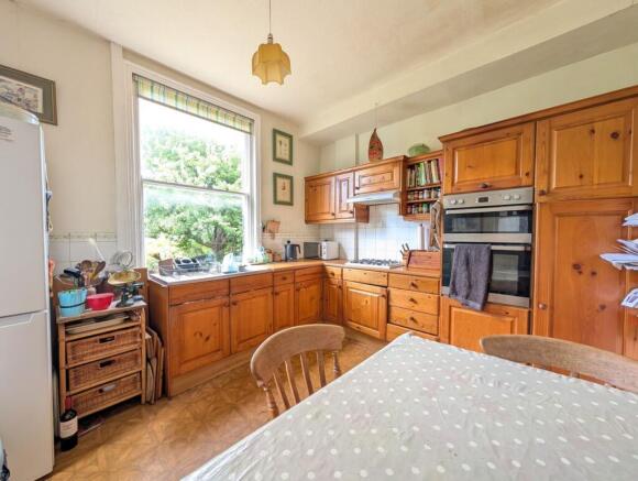 5 bed Semi-Detached for sale Image 11