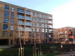 Flat 27, 17 Capricorn Court, Zodiac Close, Edgware HA8 5FN