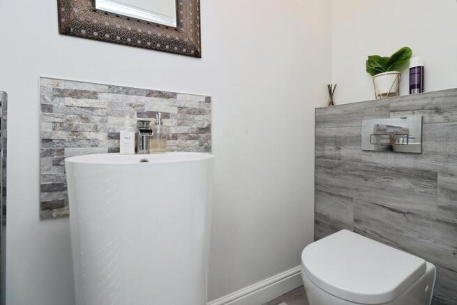 Cloakroom/Wc