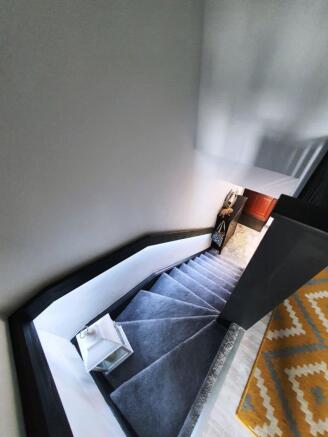 FIRST FLOOR LANDING