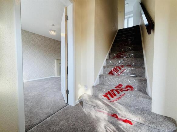 4 bed Detached to rent Image 11