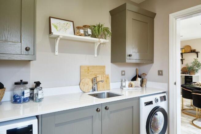 5 bed Detached for sale Image 8