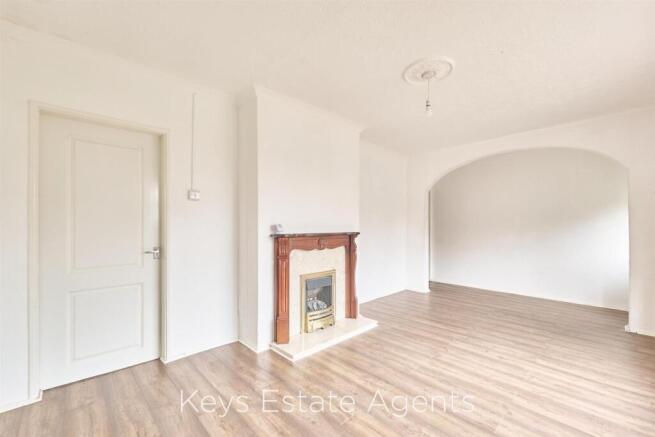 OPEN PLAN LOUNGE & DINING SPACE