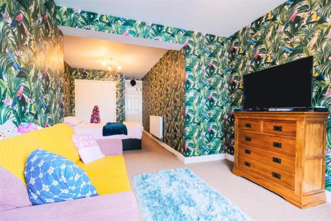 Bedroom 2 seating.jpg