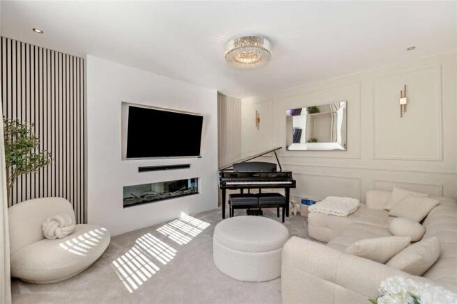 6 bed Detached for sale Image 9