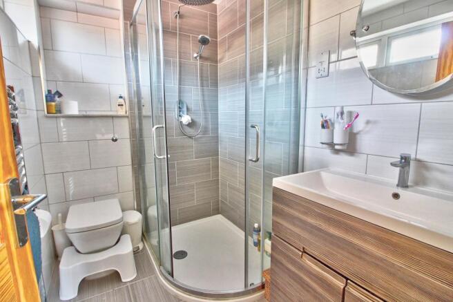 Master-bedroom ensuite