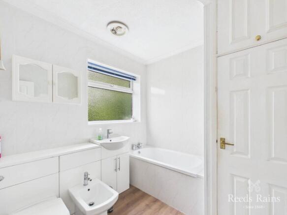 4 bed Semi-Detached for sale Image 12