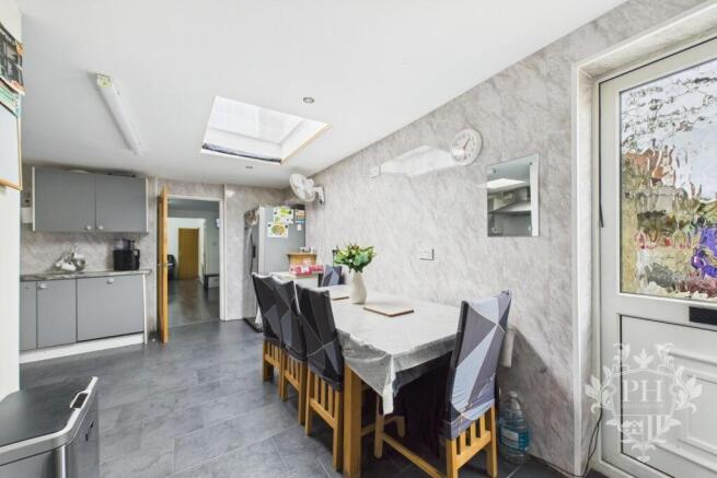 3 bed Terraced for sale Image 7