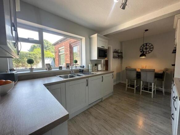 3 bed Semi-Detached for sale Image 4
