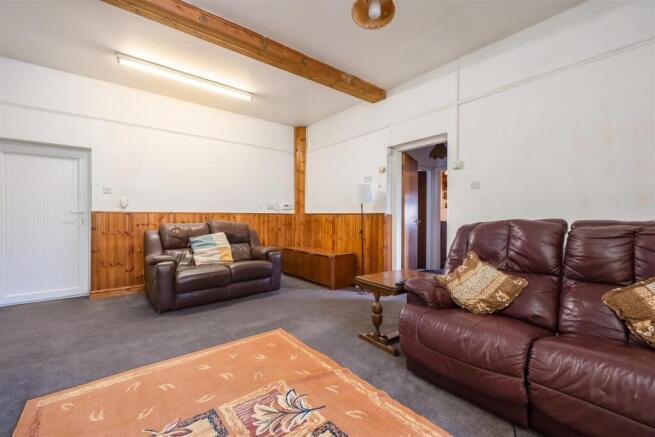 4 bed House for sale Image 10