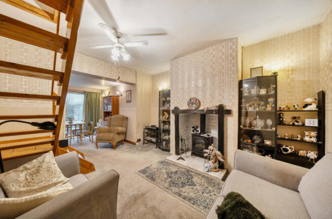 1393254-6-693fe4b...