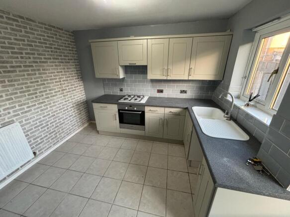 3 bed Semi-Detached to rent Image 4