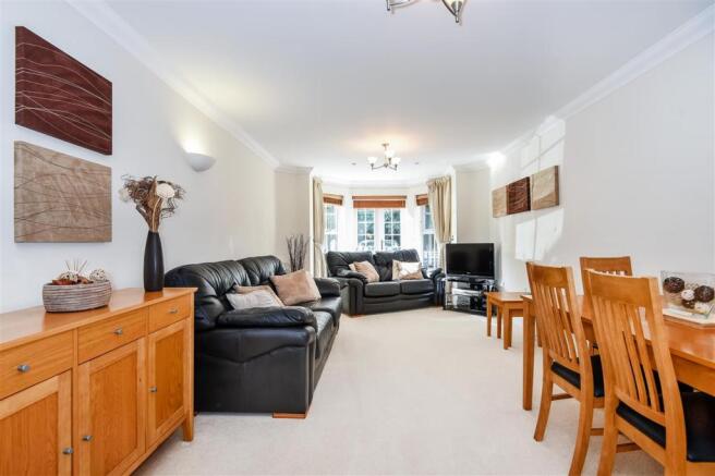 LIVING/DINING ROOM