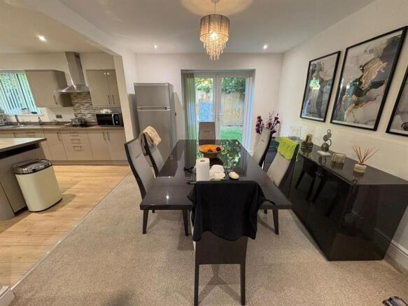 4 bed Detached for sale Image 6