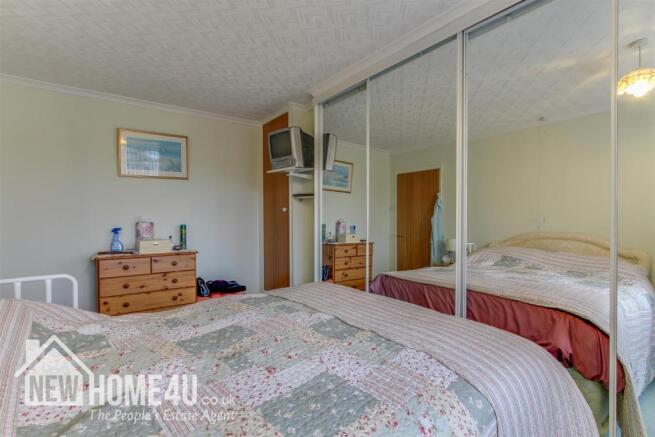 MASTER BEDROOM: