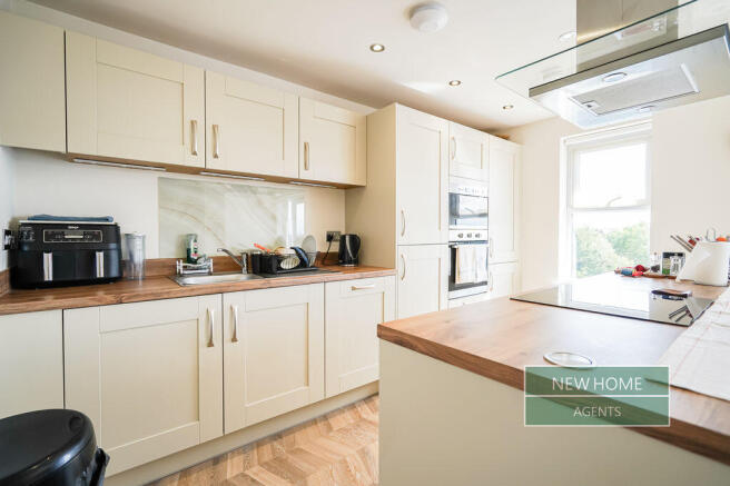 2 bed Flat for sale Image 4