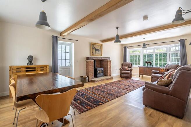 5 bed Detached for sale Image 6