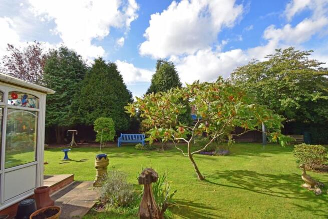 8 Crabtree Close, garden a new.jpg