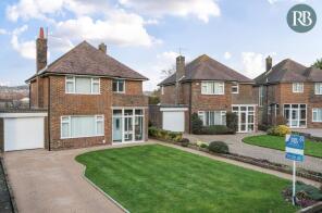 7, Glebe Close, Southwick BN42 4TF