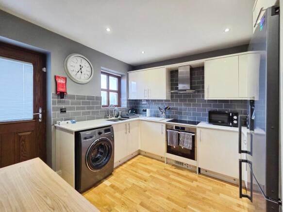 4 bed Detached for sale Image 6