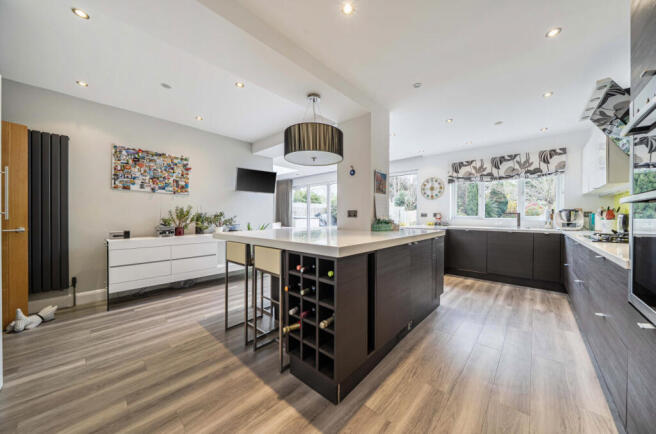 1437887-12-69cd5b...