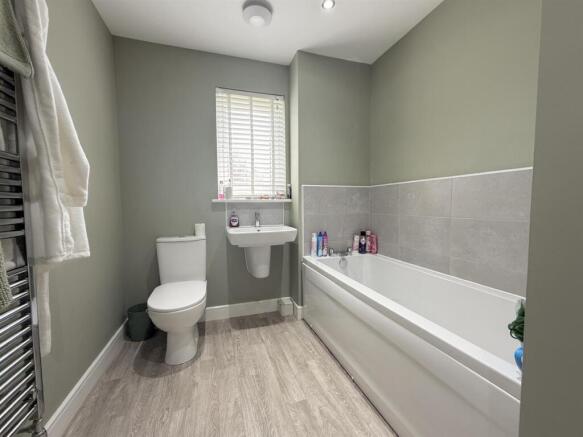4 bed Detached for sale Image 12