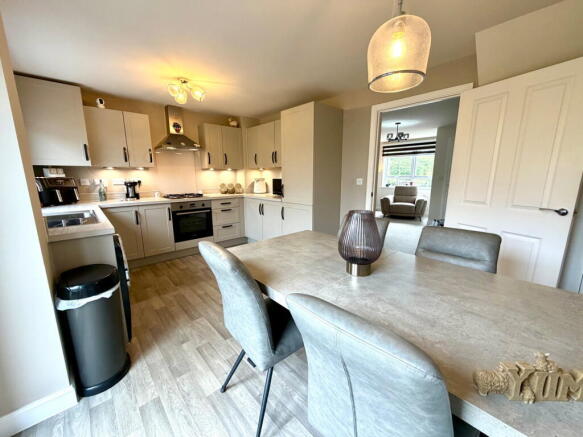 3 bed Semi-Detached for sale Image 6