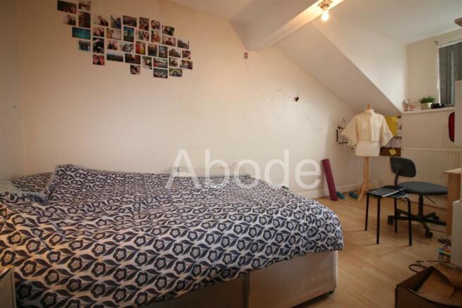 3 bed Flat to rent Image 4