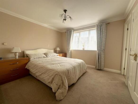 bedroom 1.JPG