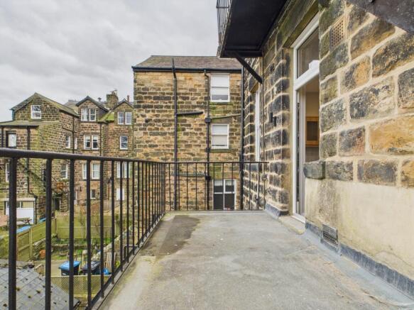 2 bed Flat to rent Image 12