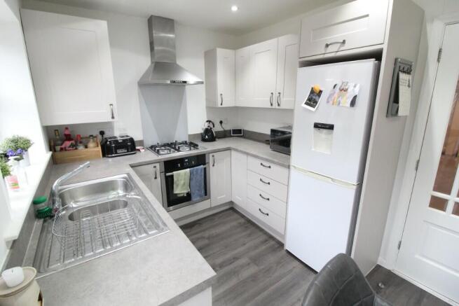2 bed Terraced to rent Image 4