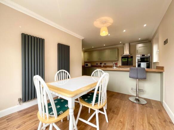 2 bed Flat for sale Image 6