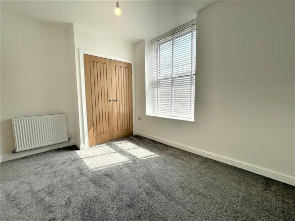 2 bed Apartment to rent Image 9