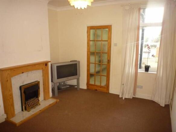 SEPERATE REAR LOUNGE