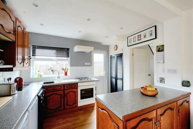 FULL WIDTH DINING KITCHEN