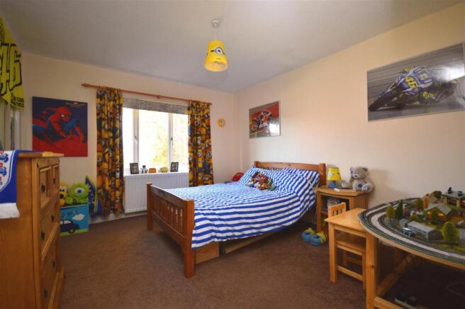 Bedroom 2 (2).JPG