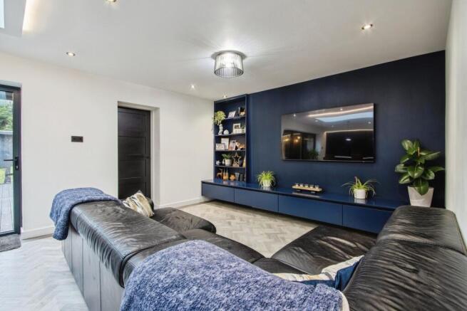 4 bed Detached for sale Image 8